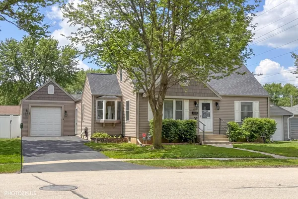 $299,900 | 152 Pearl Street, Cary, IL 60013