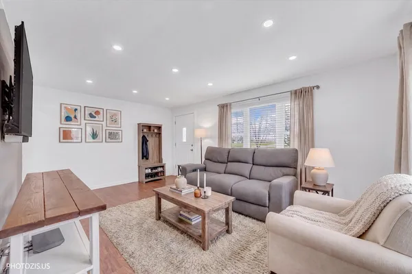 $299,900 | 152 Pearl Street, Cary, IL 60013