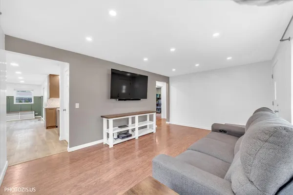 $299,900 | 152 Pearl Street, Cary, IL 60013