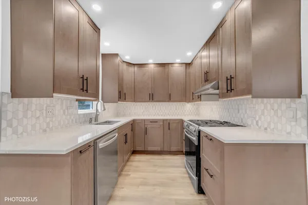 $299,900 | 152 Pearl Street, Cary, IL 60013