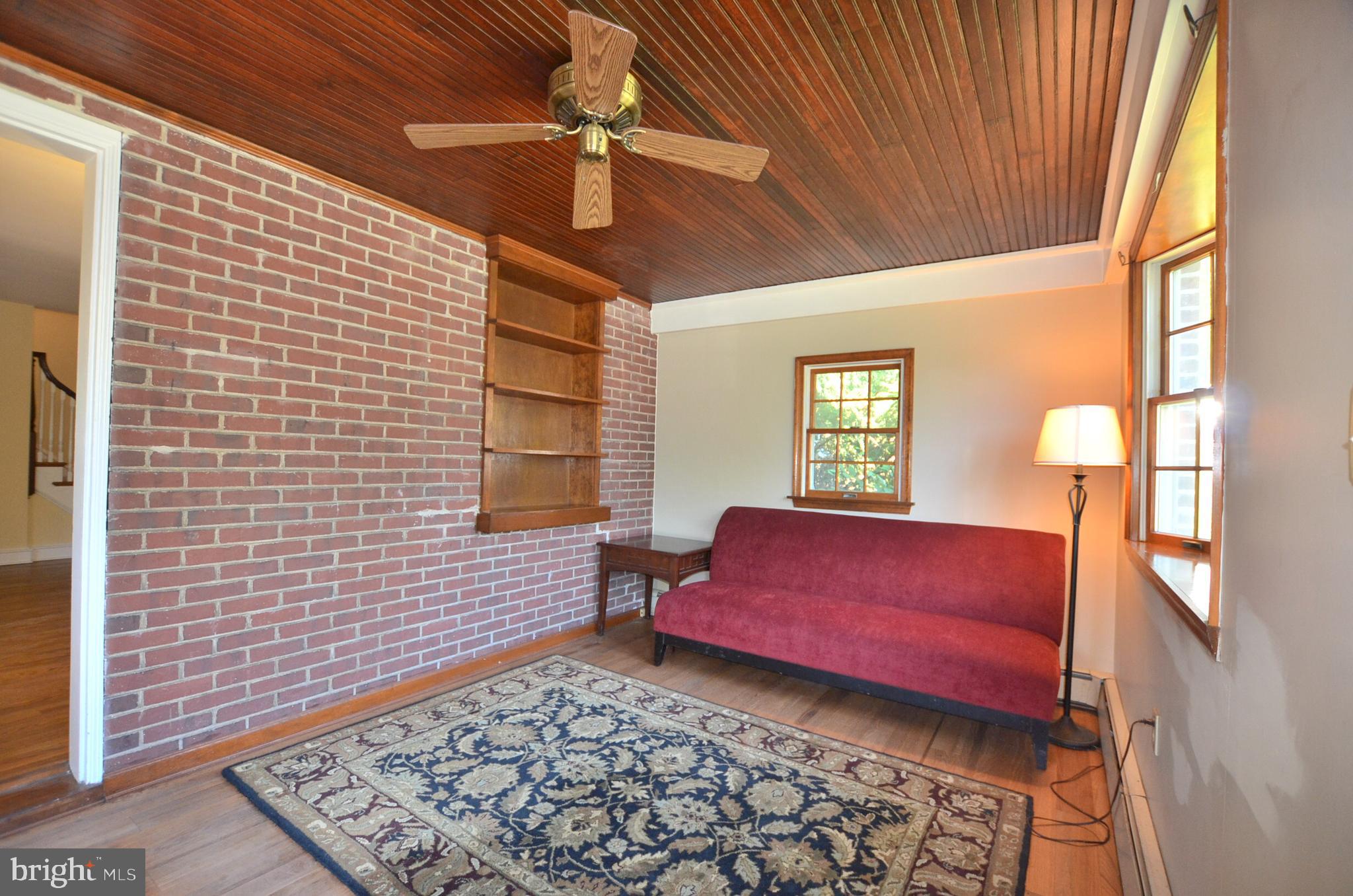 14 Hillside Road Claymont, DE 19703 - Photo 14 of 55 Enclosed front porch