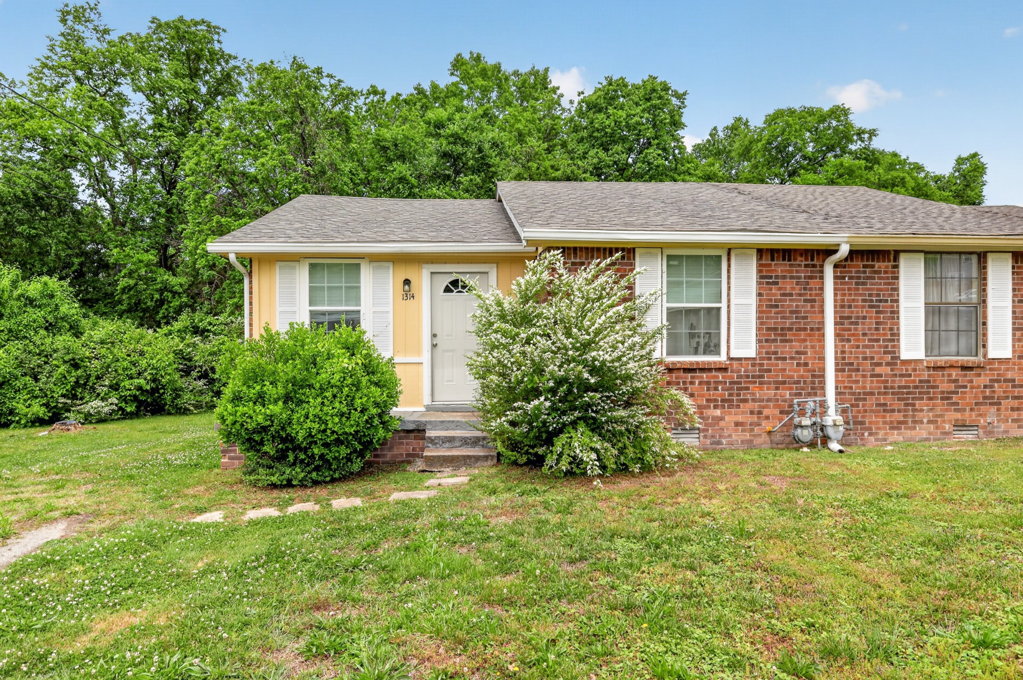 1314 Bellshire Terrace Drive Nashville, TN 37207 - Photo 2 of 15 front view of a house with a yard