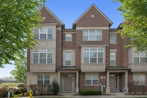$490,000 | 702 Keystone Lane, Vernon Hills, IL 60061