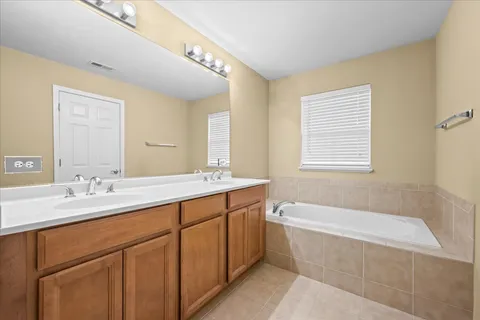 $490,000 | 702 Keystone Lane, Vernon Hills, IL 60061