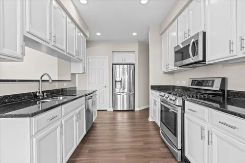 $490,000 | 702 Keystone Lane, Vernon Hills, IL 60061