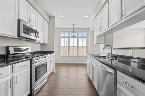 $490,000 | 702 Keystone Lane, Vernon Hills, IL 60061