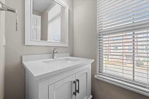 $490,000 | 702 Keystone Lane, Vernon Hills, IL 60061