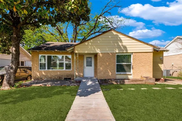 $2,800 | 711 Winston Street, Dallas, TX 75208