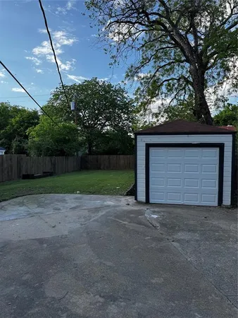 $2,670 | 711 Winston Street, Dallas, TX 75208