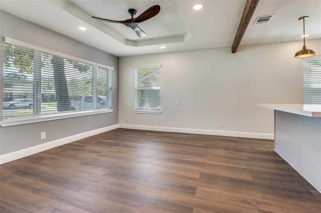 711 Winston Street Dallas, TX 75208 - Photo 5 of 12 Living room