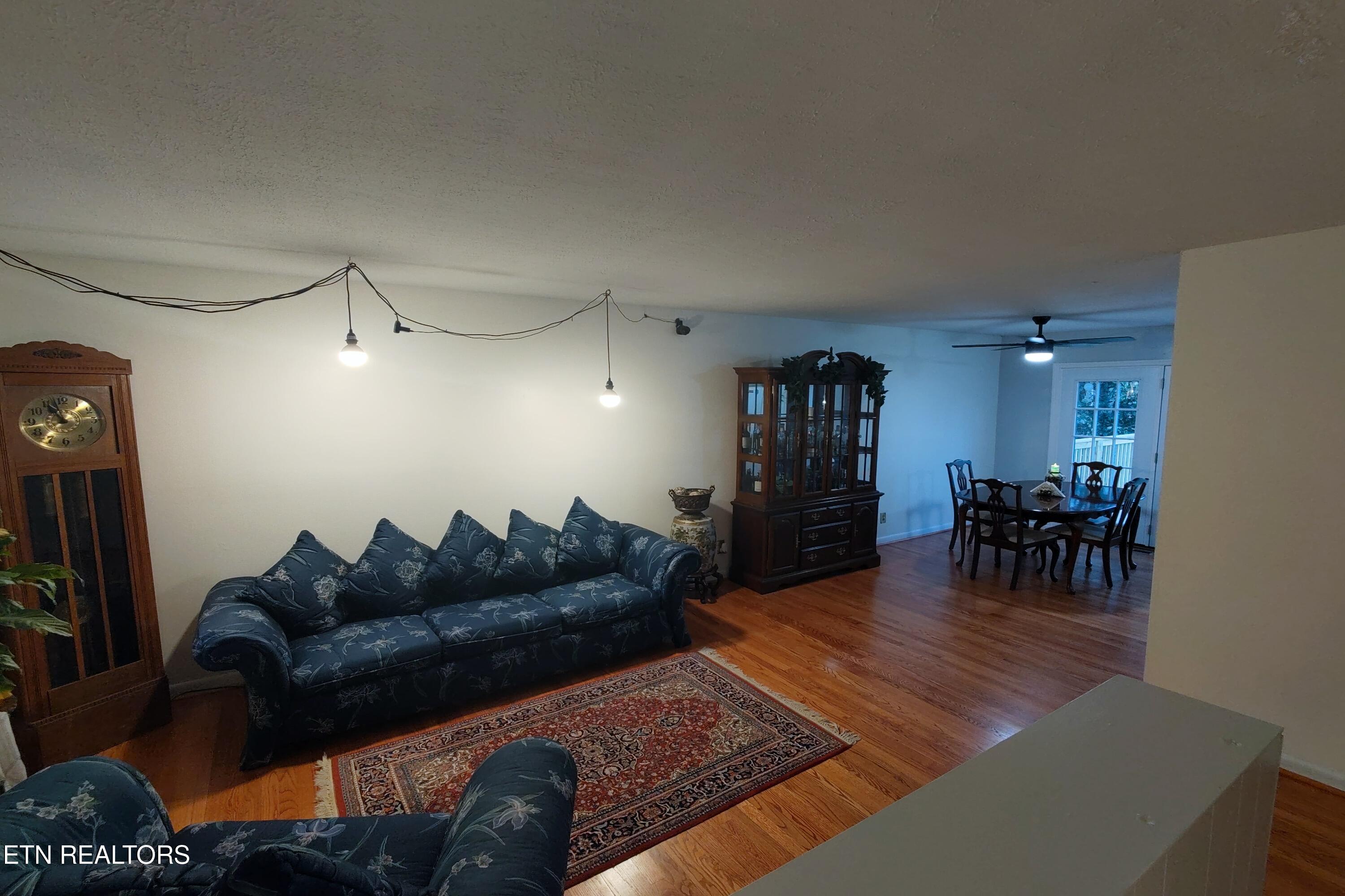 725 Robertsville Road Oak Ridge, TN 37830 - Photo 12 of 35 Living room Main LVL