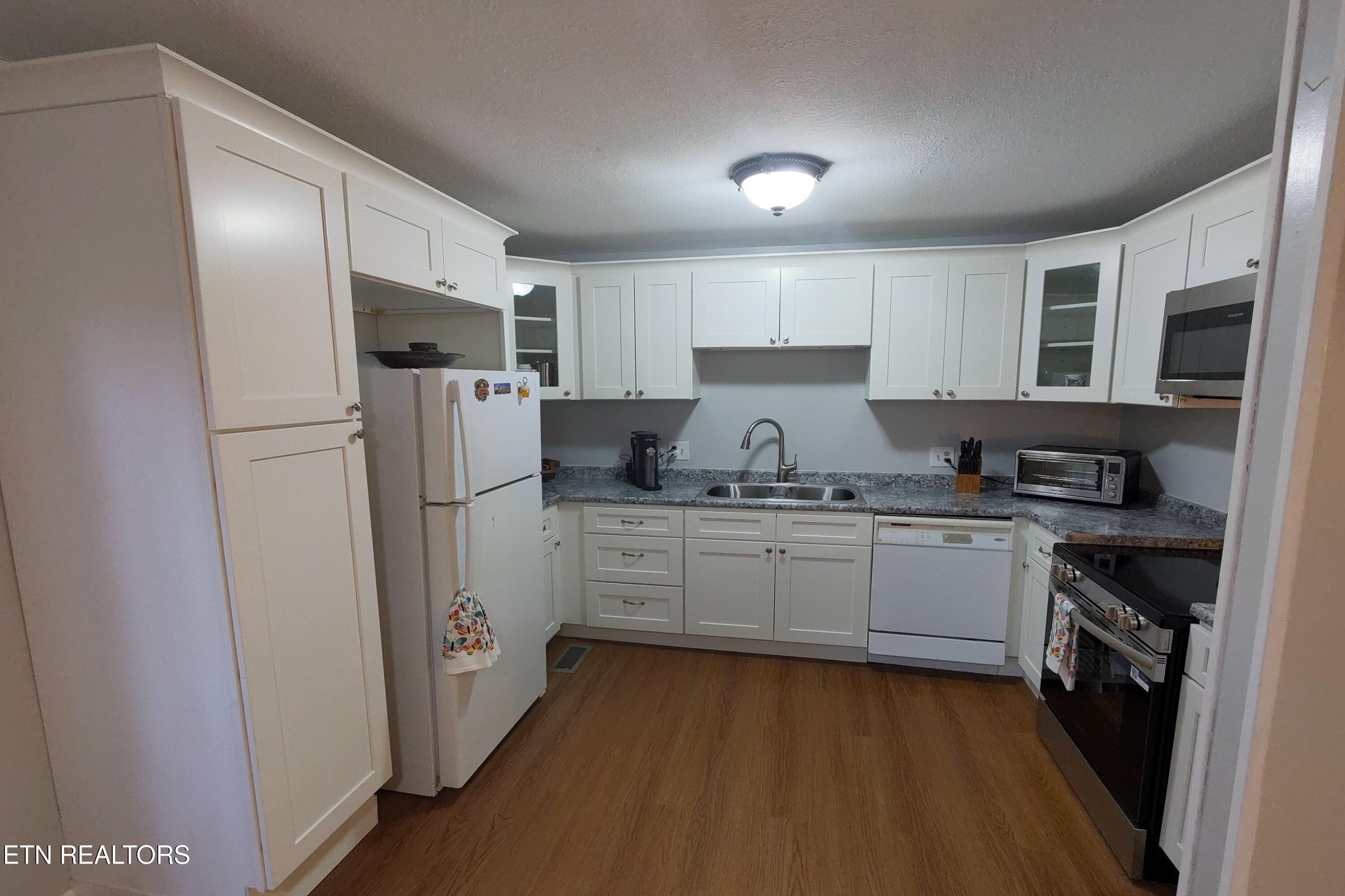 725 Robertsville Road Oak Ridge, TN 37830 - Photo 14 of 35 Kitchen Main lvl