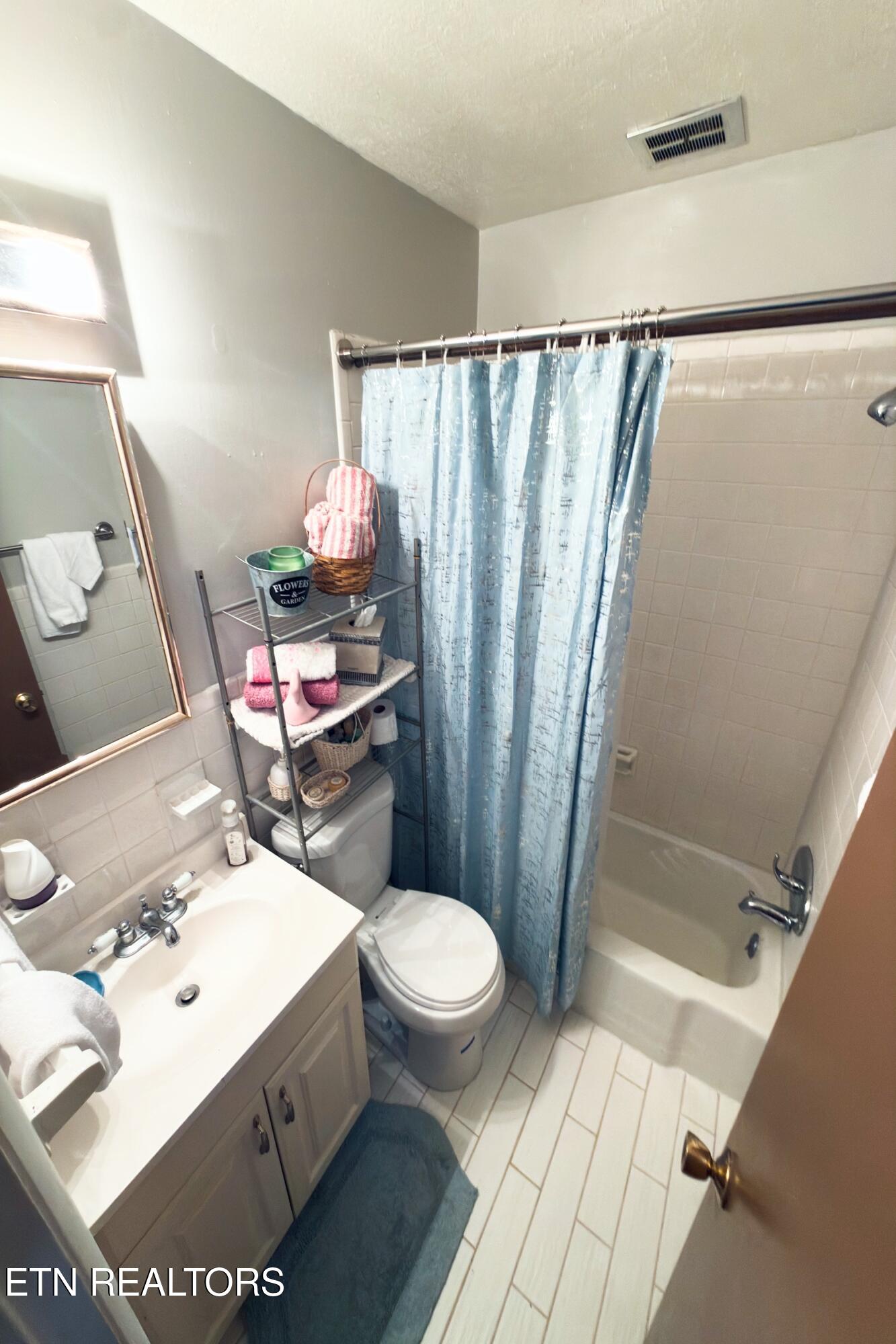 725 Robertsville Road Oak Ridge, TN 37830 - Photo 20 of 35 Full Bath Main lvl