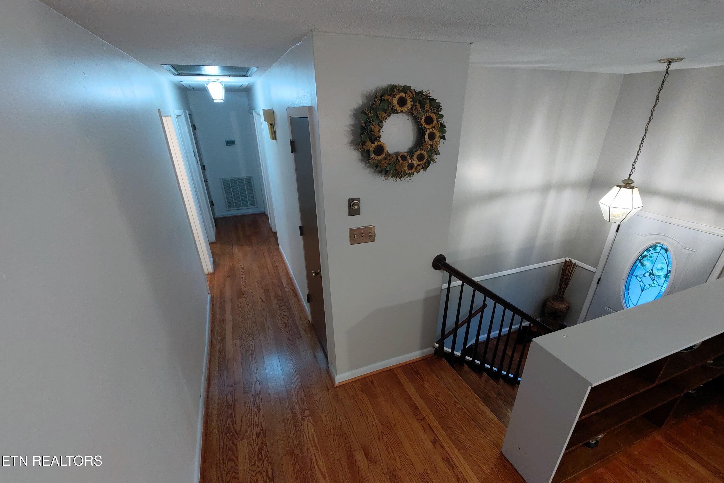 725 Robertsville Road Oak Ridge, TN 37830 - Photo 21 of 35 Hallway Main lvl