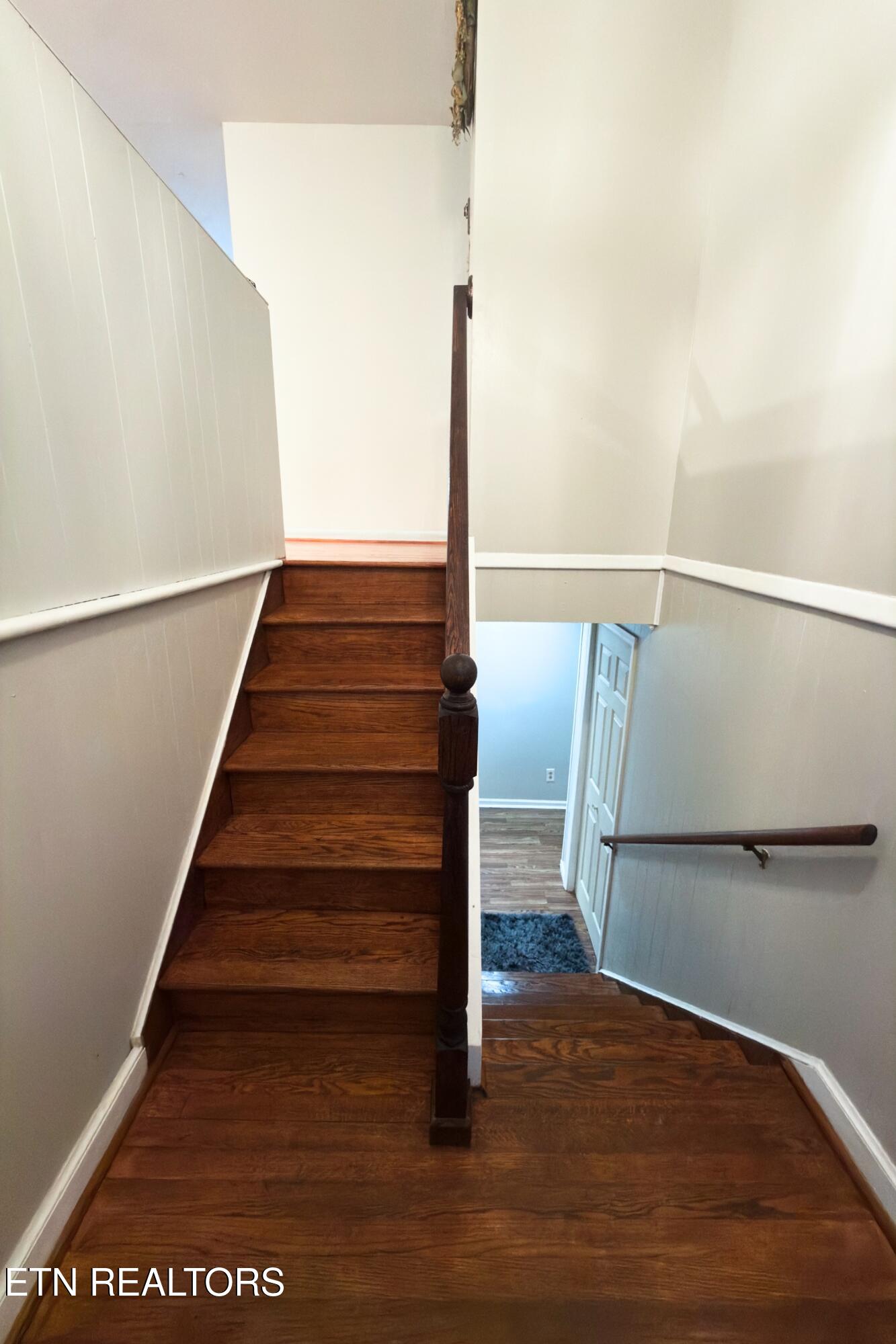 725 Robertsville Road Oak Ridge, TN 37830 - Photo 24 of 35 Stairs