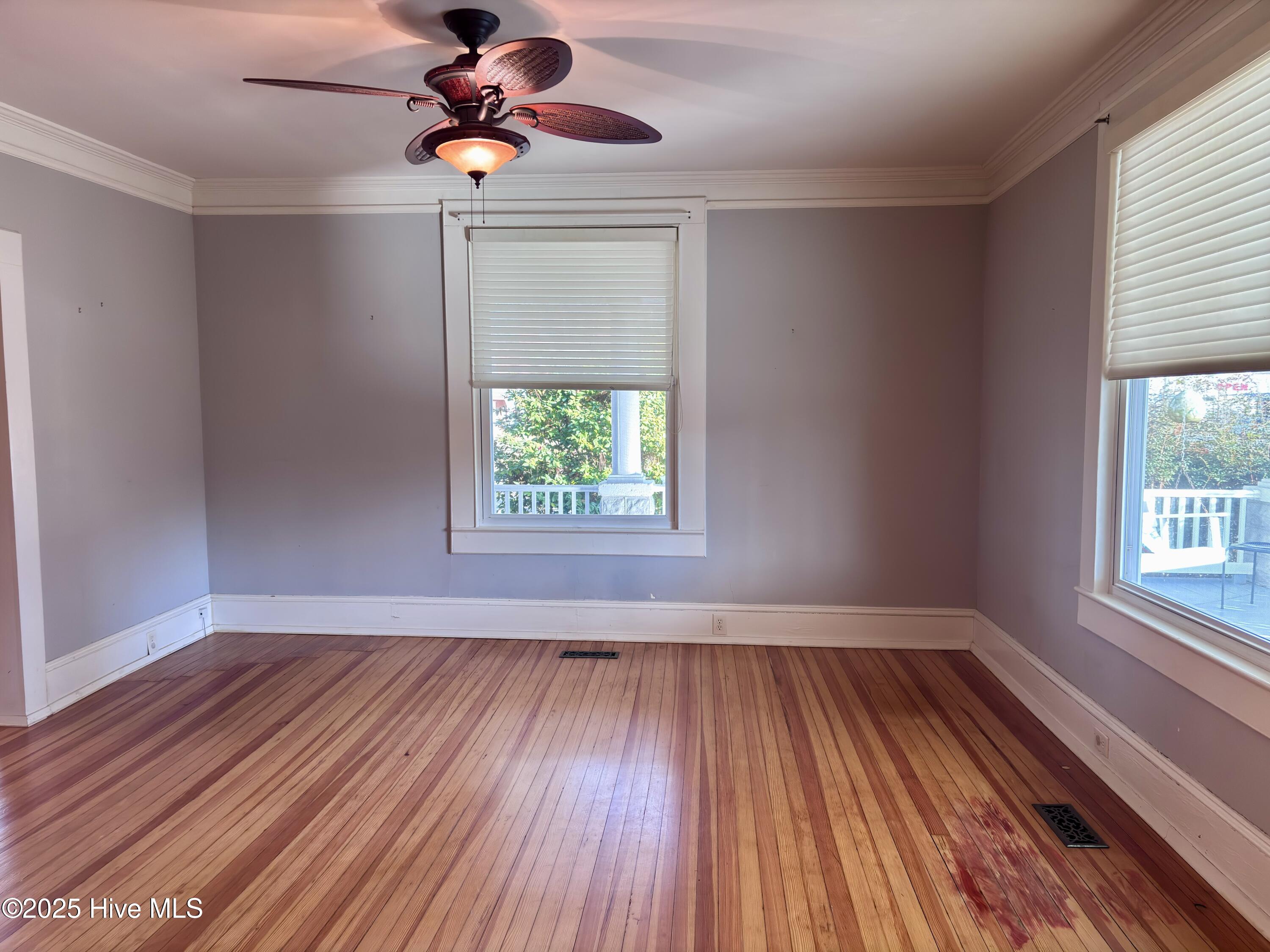 300 West Main Street Murfreesboro, NC 27855 - Photo 26 of 97 Living Room