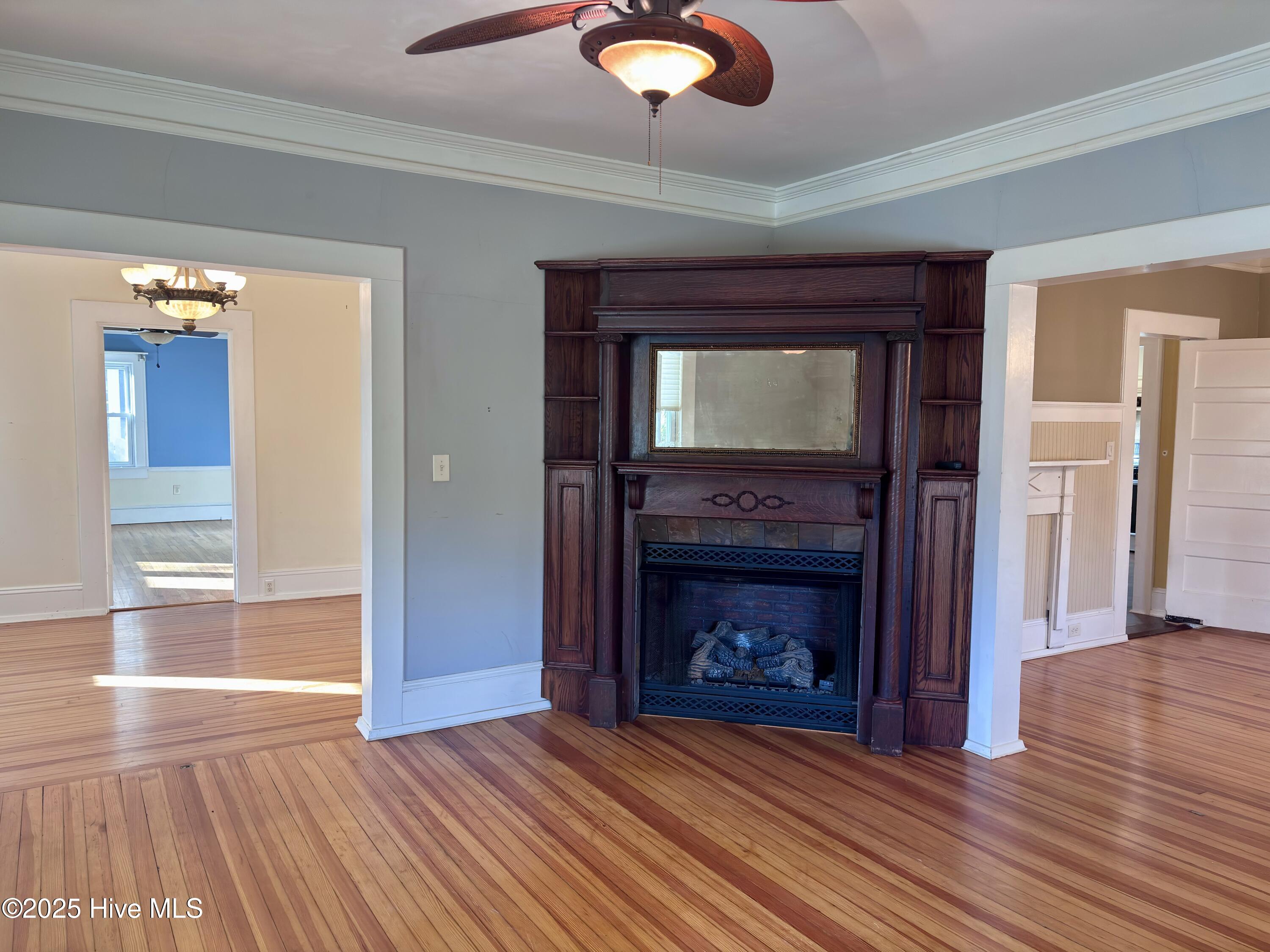300 West Main Street Murfreesboro, NC 27855 - Photo 29 of 97 Living Room