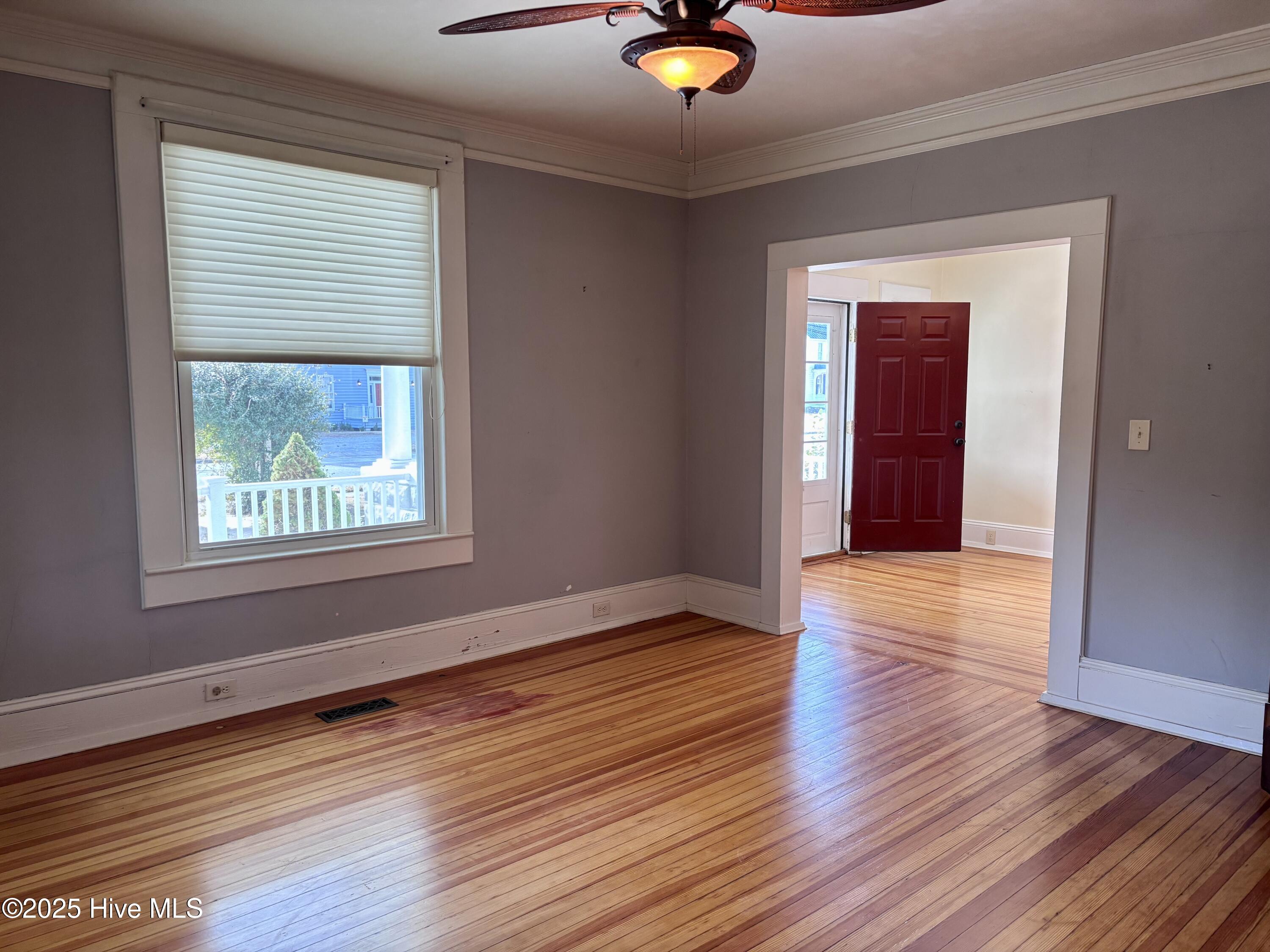 300 West Main Street Murfreesboro, NC 27855 - Photo 32 of 97 Living Room