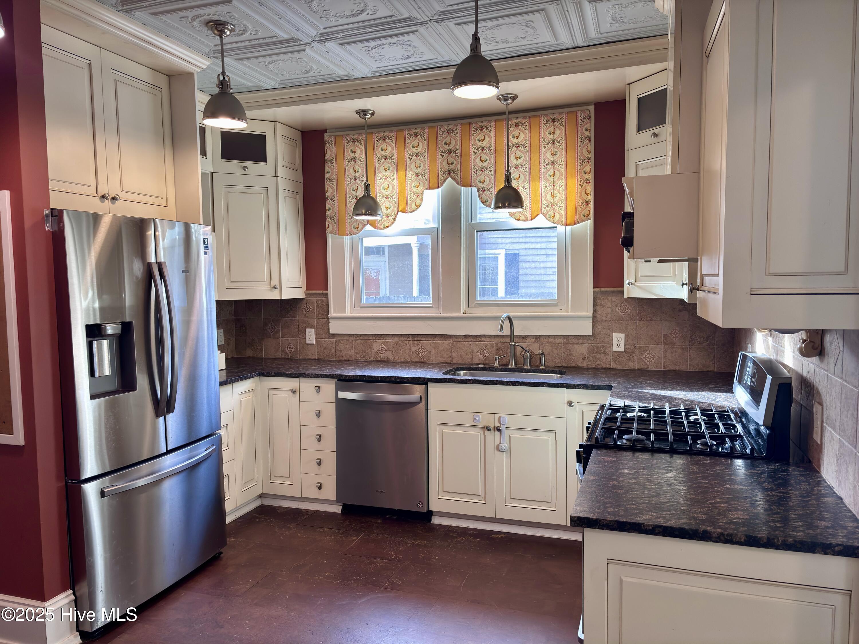 300 West Main Street Murfreesboro, NC 27855 - Photo 48 of 97 Kitchen