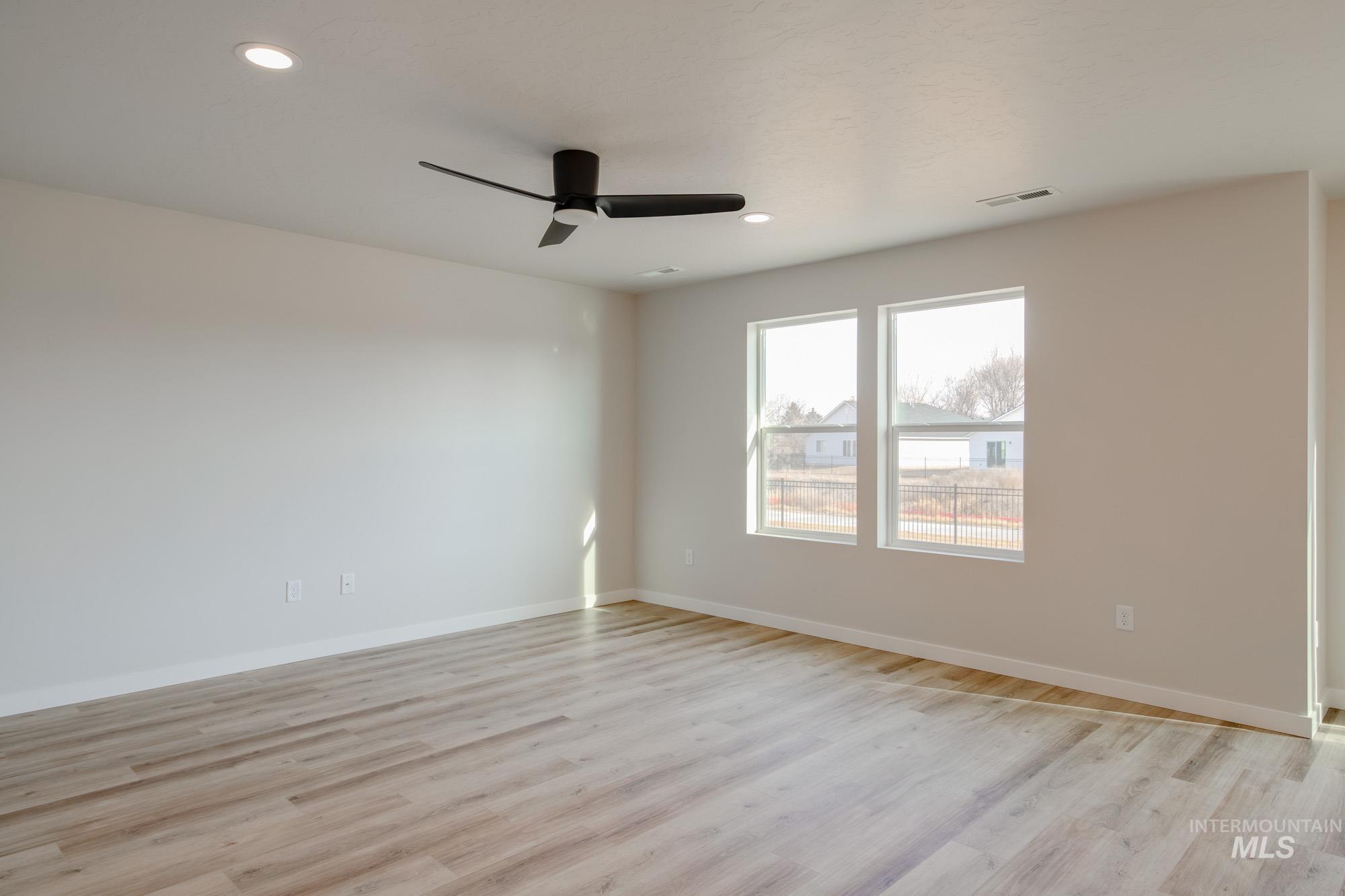 2462 West Fallon Loop Nampa, ID 83651 - Photo 10 of 23 Spare room with light wood-style floors, a ceiling fan, and recessed lighting