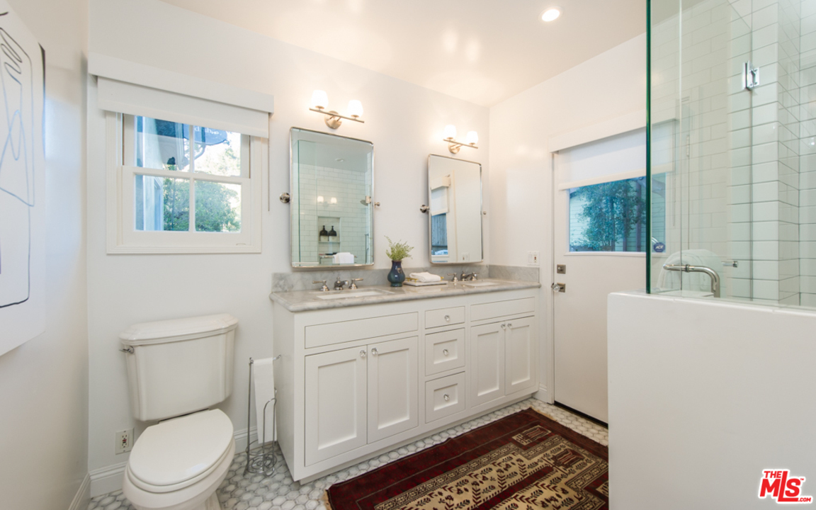 8358 Ridpath Drive Los Angeles, CA 90046 - Photo 11 of 16 Gallery Image 11