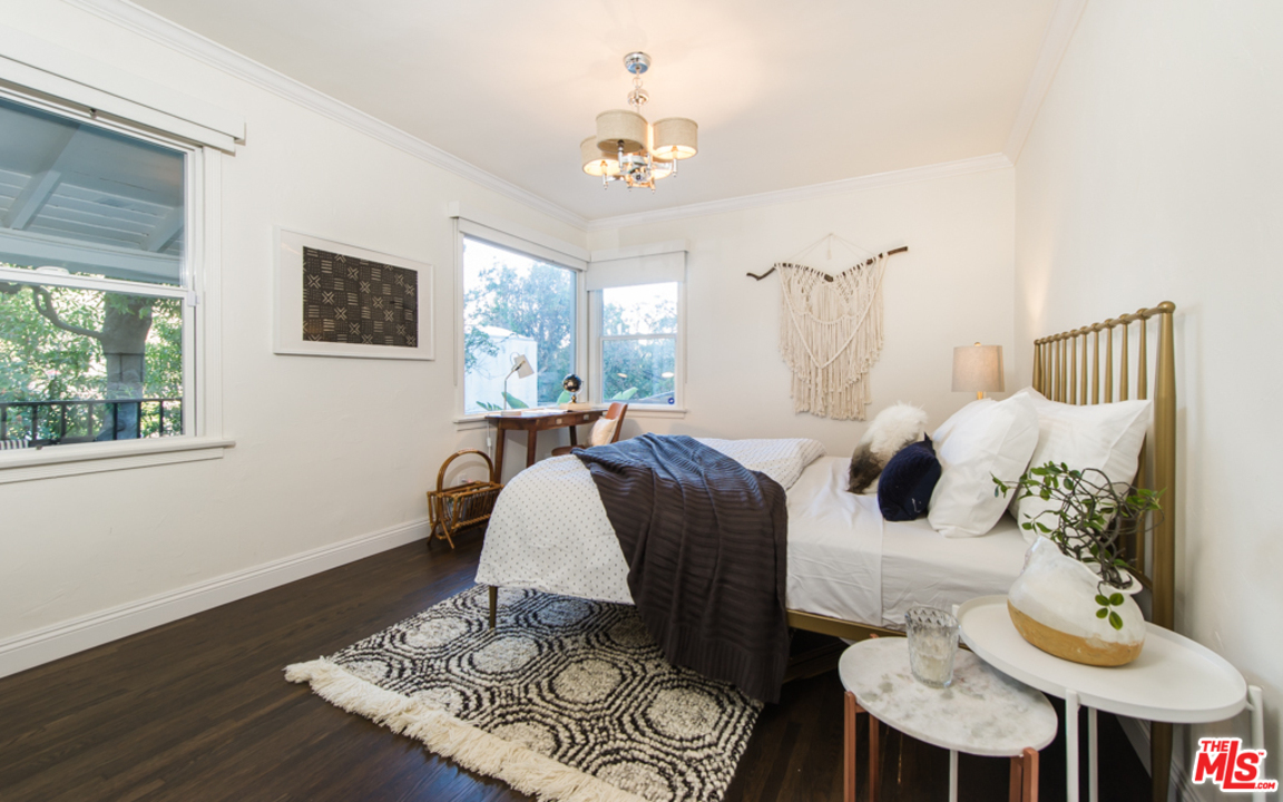 8358 Ridpath Drive Los Angeles, CA 90046 - Photo 12 of 16 Gallery Image 12