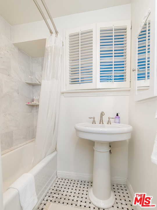 8358 Ridpath Drive Los Angeles, CA 90046 - Photo 14 of 16 Gallery Image 14