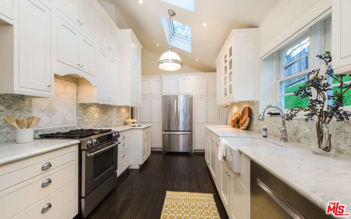 8358 Ridpath Drive Los Angeles, CA 90046 - Photo 6 of 16 Gallery Image 6