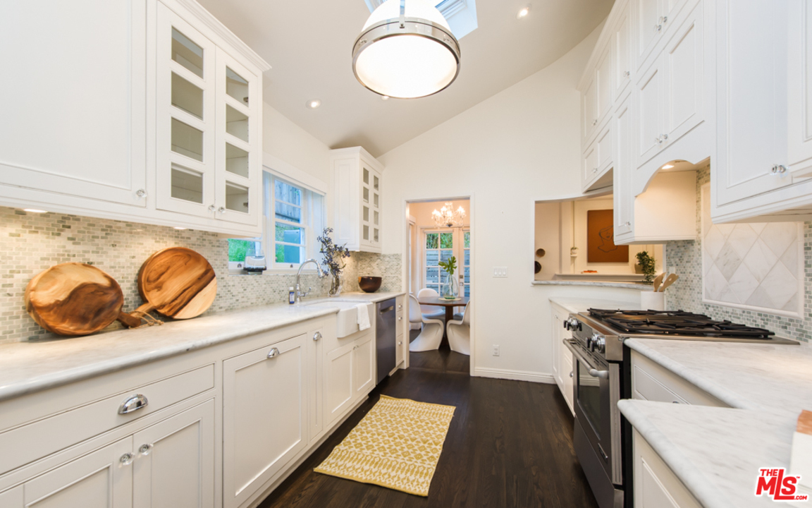 8358 Ridpath Drive Los Angeles, CA 90046 - Photo 8 of 16 Gallery Image 8