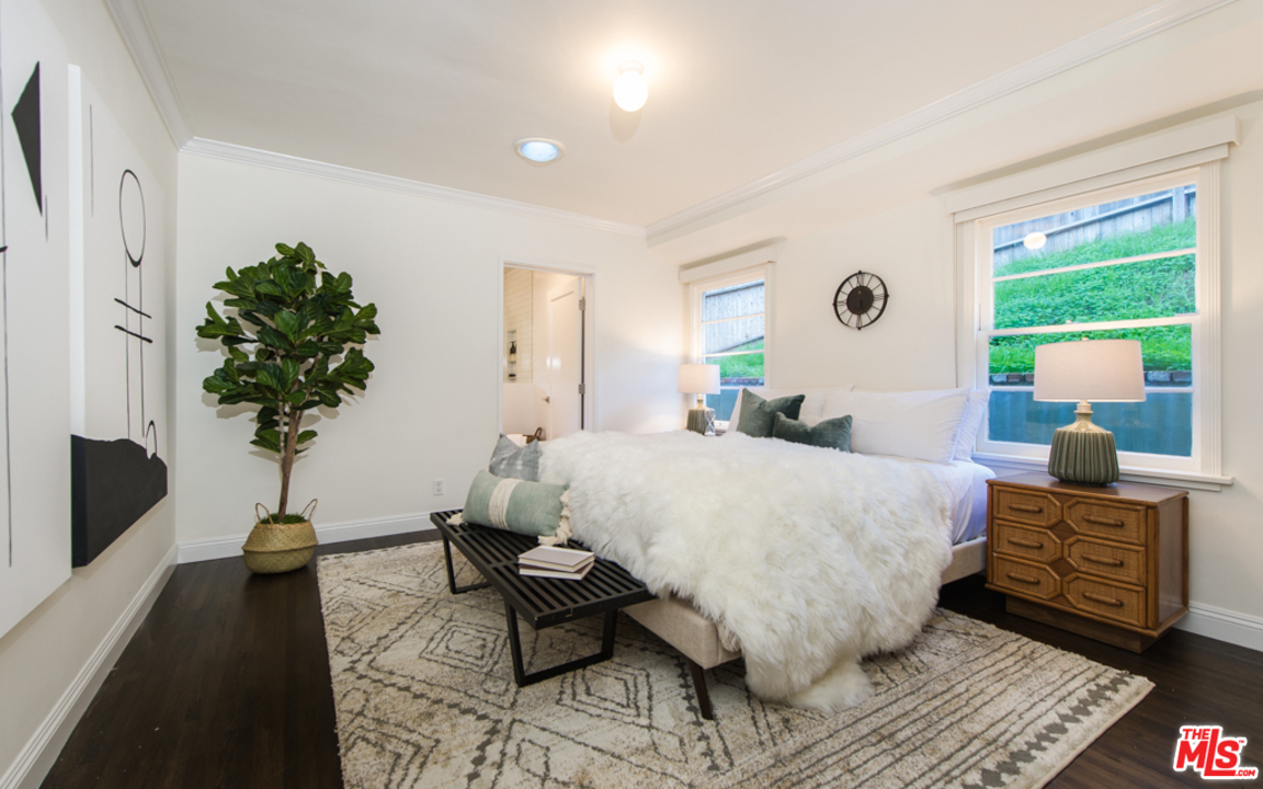 8358 Ridpath Drive Los Angeles, CA 90046 - Photo 9 of 16 Gallery Image 9