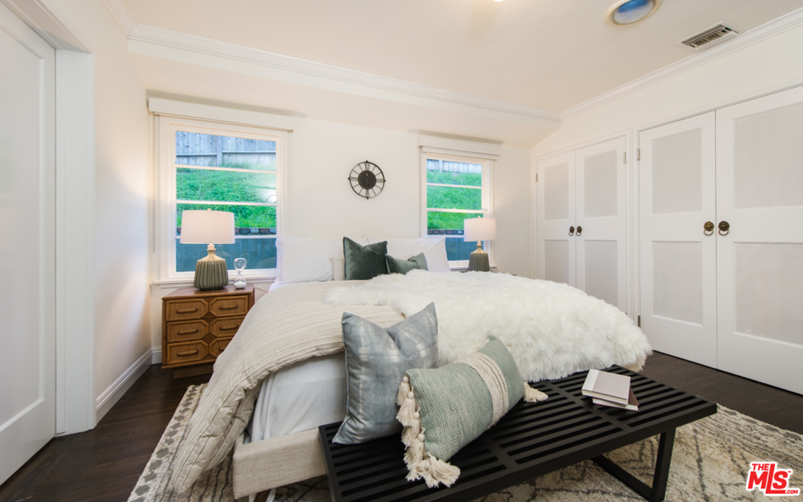 8358 Ridpath Drive Los Angeles, CA 90046 - Photo 10 of 16 Gallery Image 10