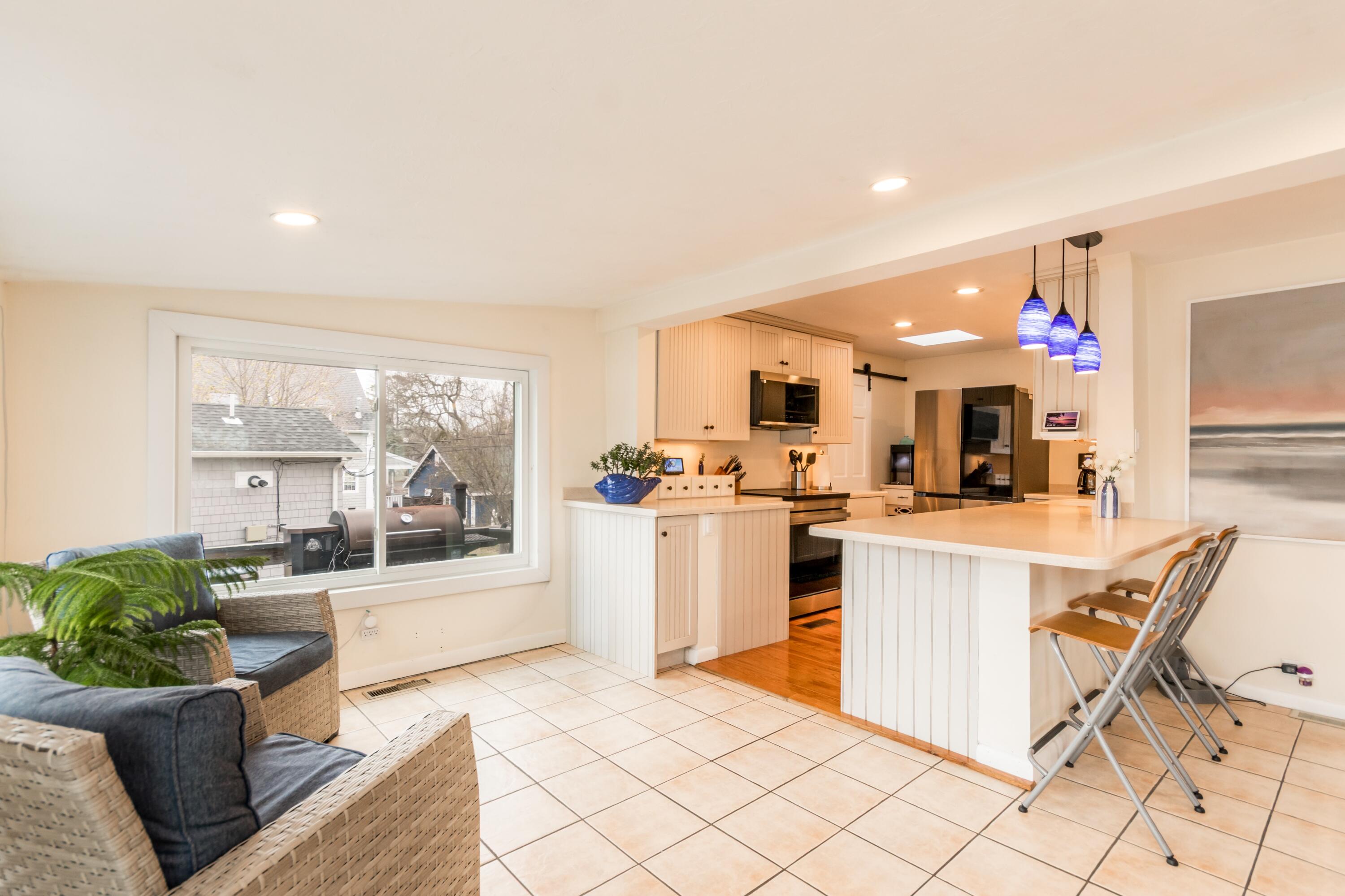 10 Sunset Avenue Onset, MA 02558 - Photo 9 of 41 Kitchen with breakfast bar
