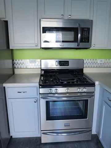 $2,000 | 1227 North Village Drive, Round Lake Beach, IL 60073