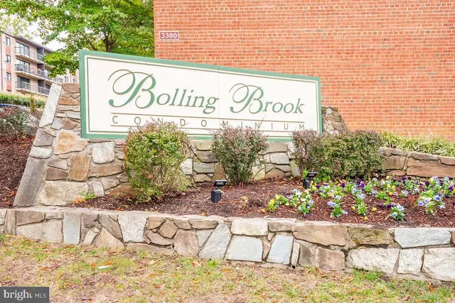 a street sign on a wall next to a building