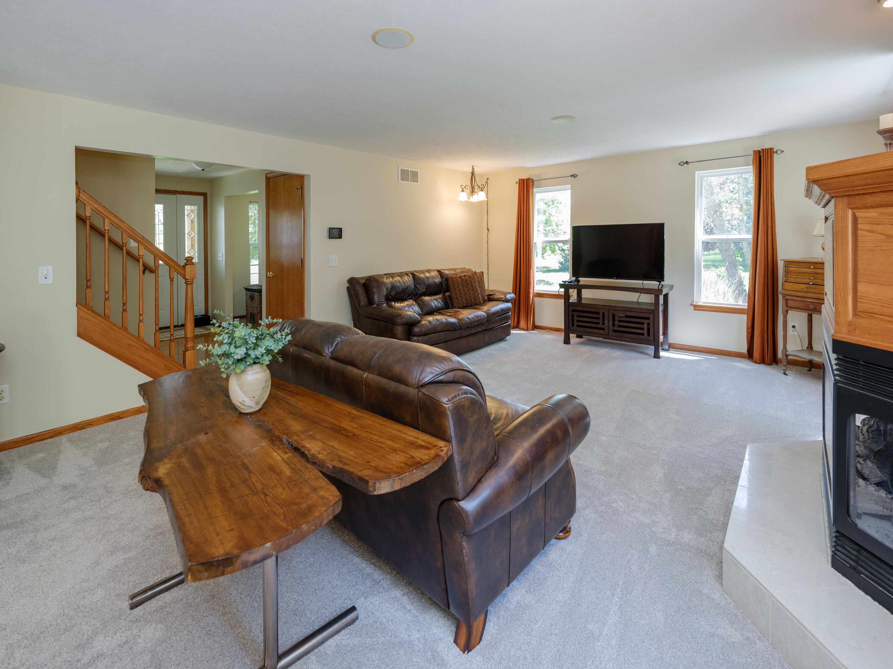 1042 Hunter Ridge Battle Creek, MI 49017 - Photo 7 of 47 1042 Hunters Ridge-106