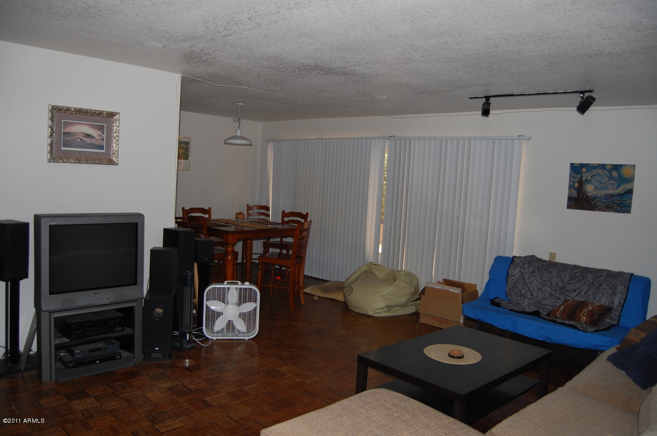 5620 South Crows Nest Road Tempe, AZ 85283 - Photo 3 of 16 Family / Dining Room