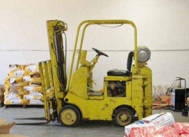 106 Cotham Road Hohenwald, TN 38462 - Photo 6 of 14 a car parked in front of a bathroom