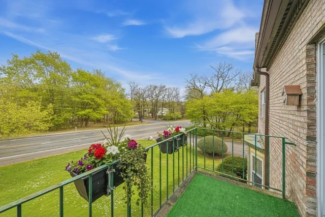 $299,999 | 502 Oak Street, Unit 9, Brockton, MA 02301