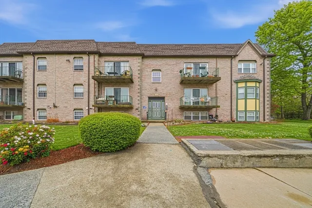 $299,999 | 502 Oak Street, Unit 9, Brockton, MA 02301