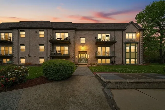 $299,999 | 502 Oak Street, Unit 9, Brockton, MA 02301