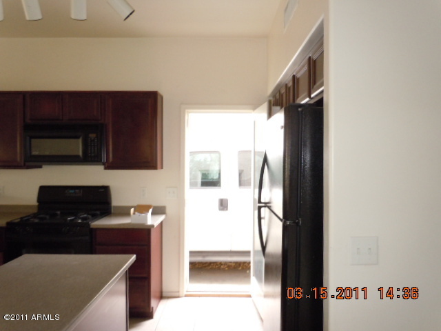 1464 South Hawk Lane Gilbert, AZ 85296 - Photo 7 of 11 kitchen