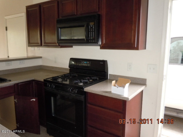 1464 South Hawk Lane Gilbert, AZ 85296 - Photo 8 of 11 kitchen