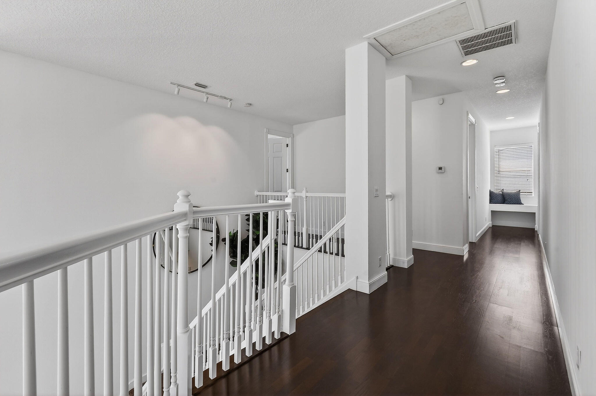807 Xanadu Place Jupiter, FL 33477 - Photo 47 of 89 Upper Hallway