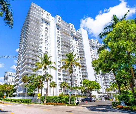 $2,500 | 2851 Northeast 183rd Street, Unit 905E, Aventura, FL 33160
