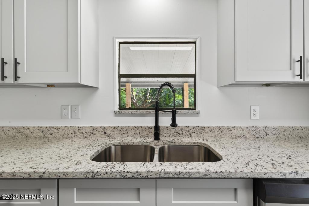 560 Quarter Horse Lane Bunnell, FL 32110 - Photo 21 of 66 a kitchen with a sink and cabinets