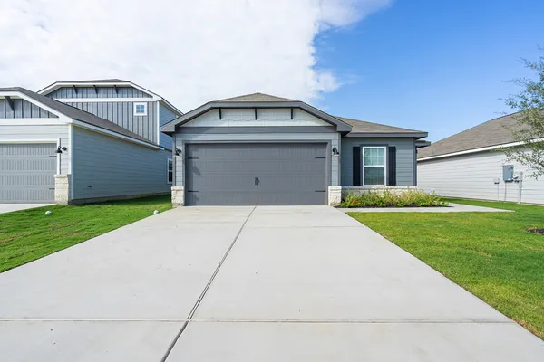 $2,455 | 112 Wirepass Crescent, Jarrell, TX 76537