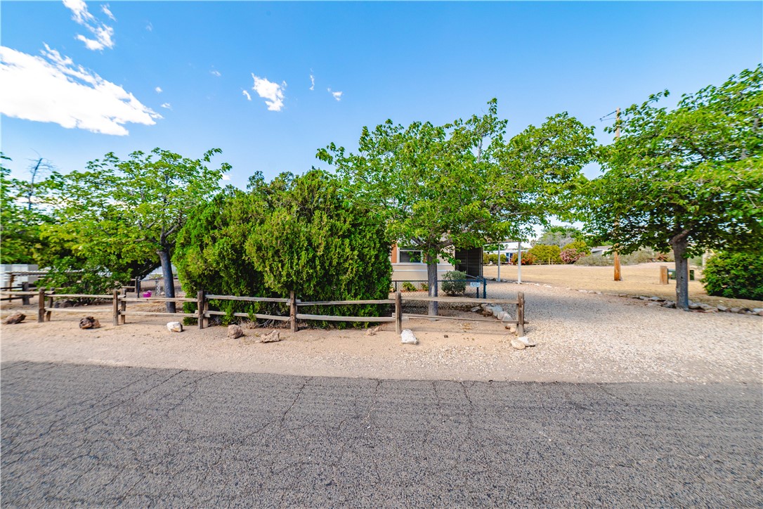 3003 Hualapai Mountain Road Kingman, AZ 86401 - Photo 46 of 49 a backyard of a house with table and chairs
