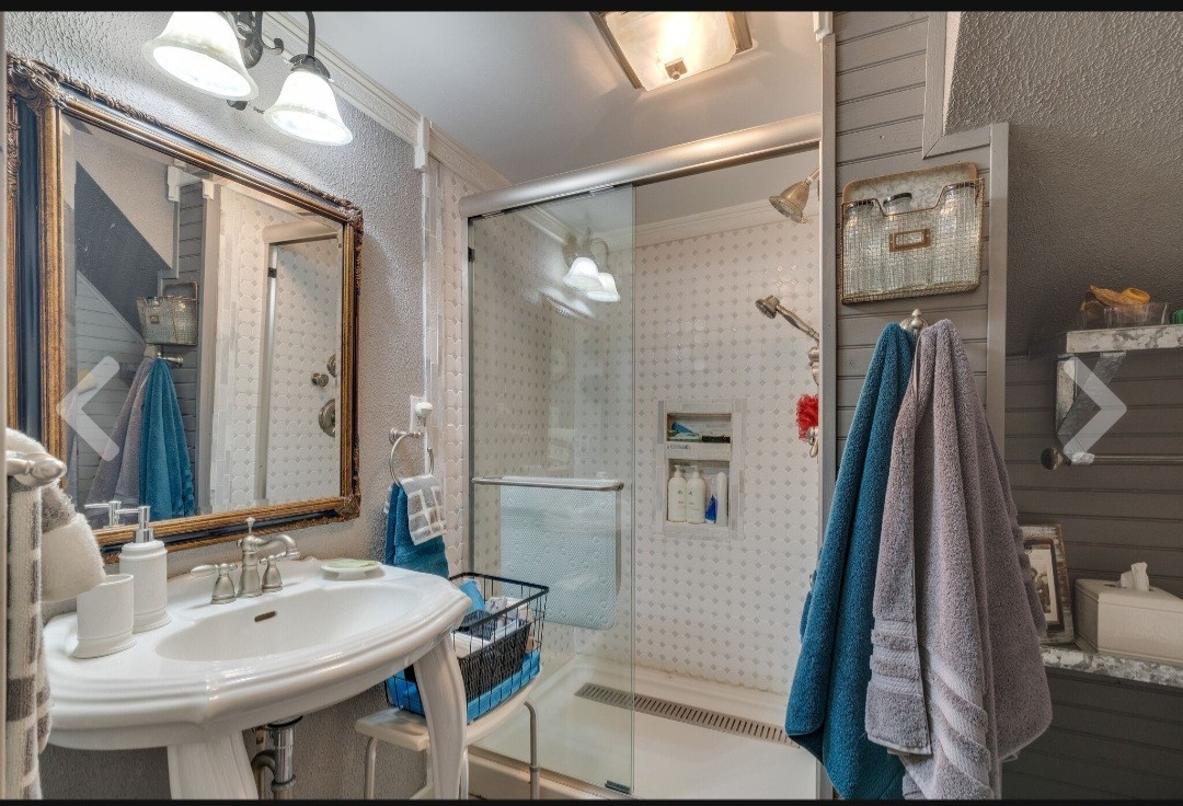 210 South 6th Street Pulaski, TN 38478 - Photo 21 of 44 a bathroom with a sink a toilet and shower