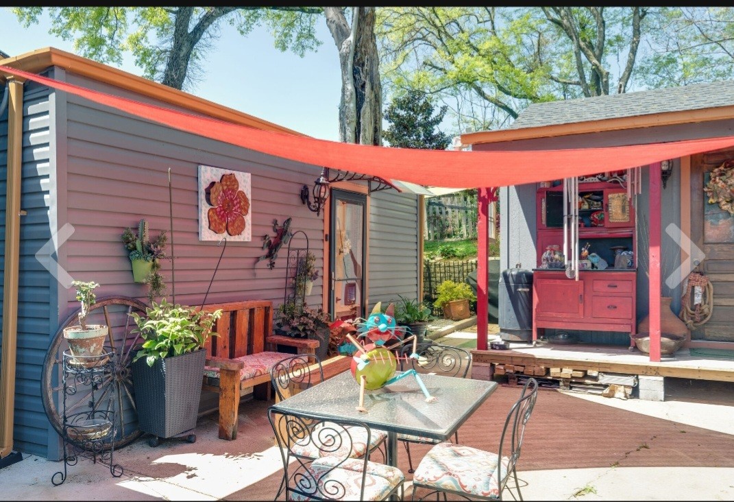 210 South 6th Street Pulaski, TN 38478 - Photo 29 of 44 a view of a patio with table and chairs potted plants