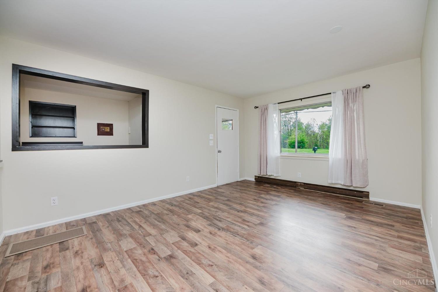 7719 Daleview Road Cincinnati, OH 45247 - Photo 4 of 33